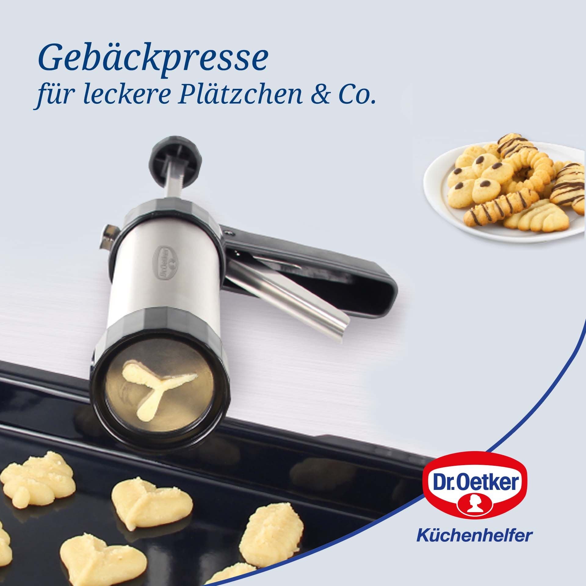 Småkakepresse med 12 formskiver 13-delt sett - Dr. Oetker i bruk