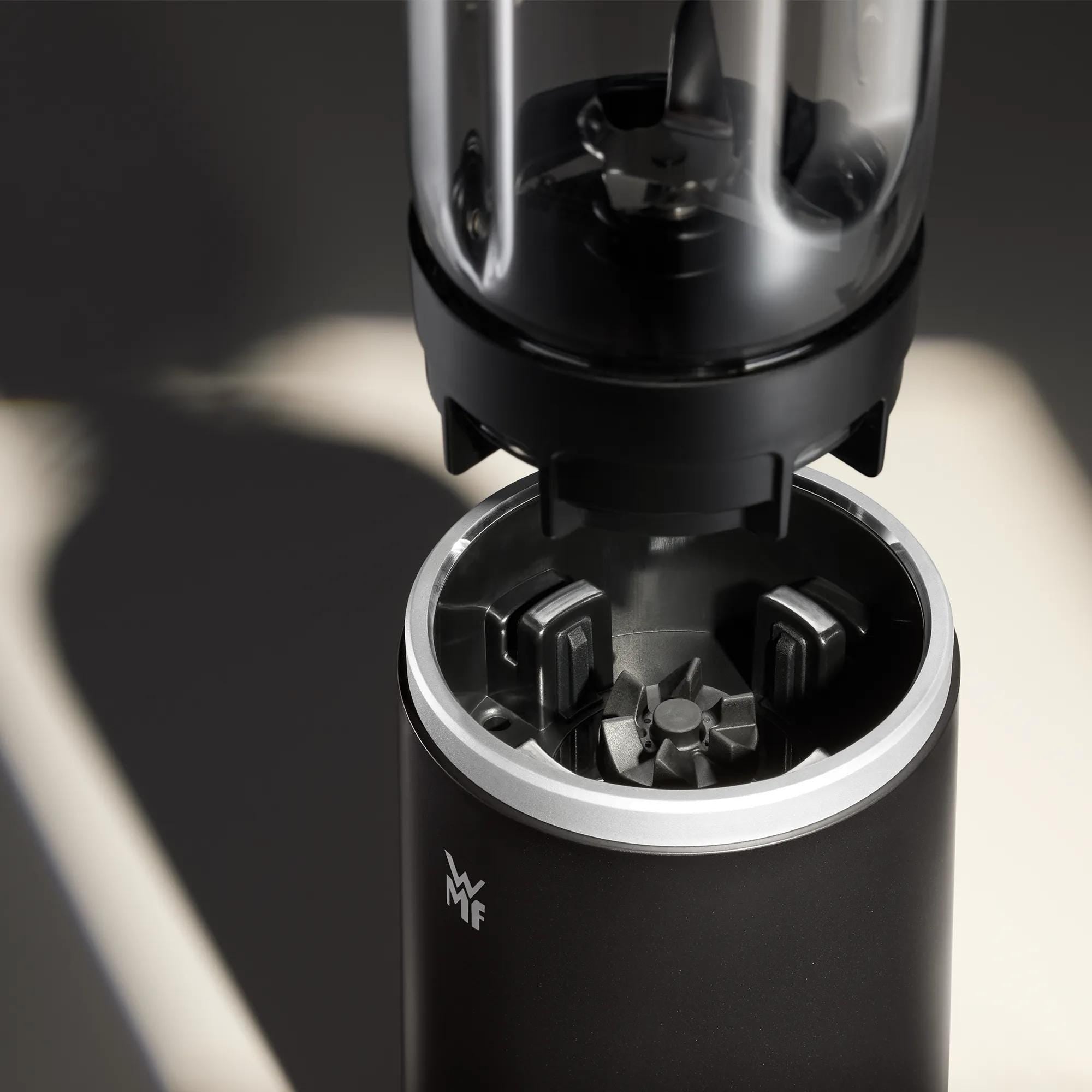 Smoothie maker Mix & Go Touch 500W lava montert på kjøkkenbenk