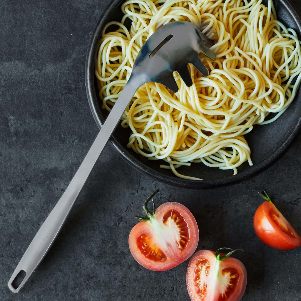 Spagettiskje svart rustfritt stål 32 cm - Stanley Rogers bakside