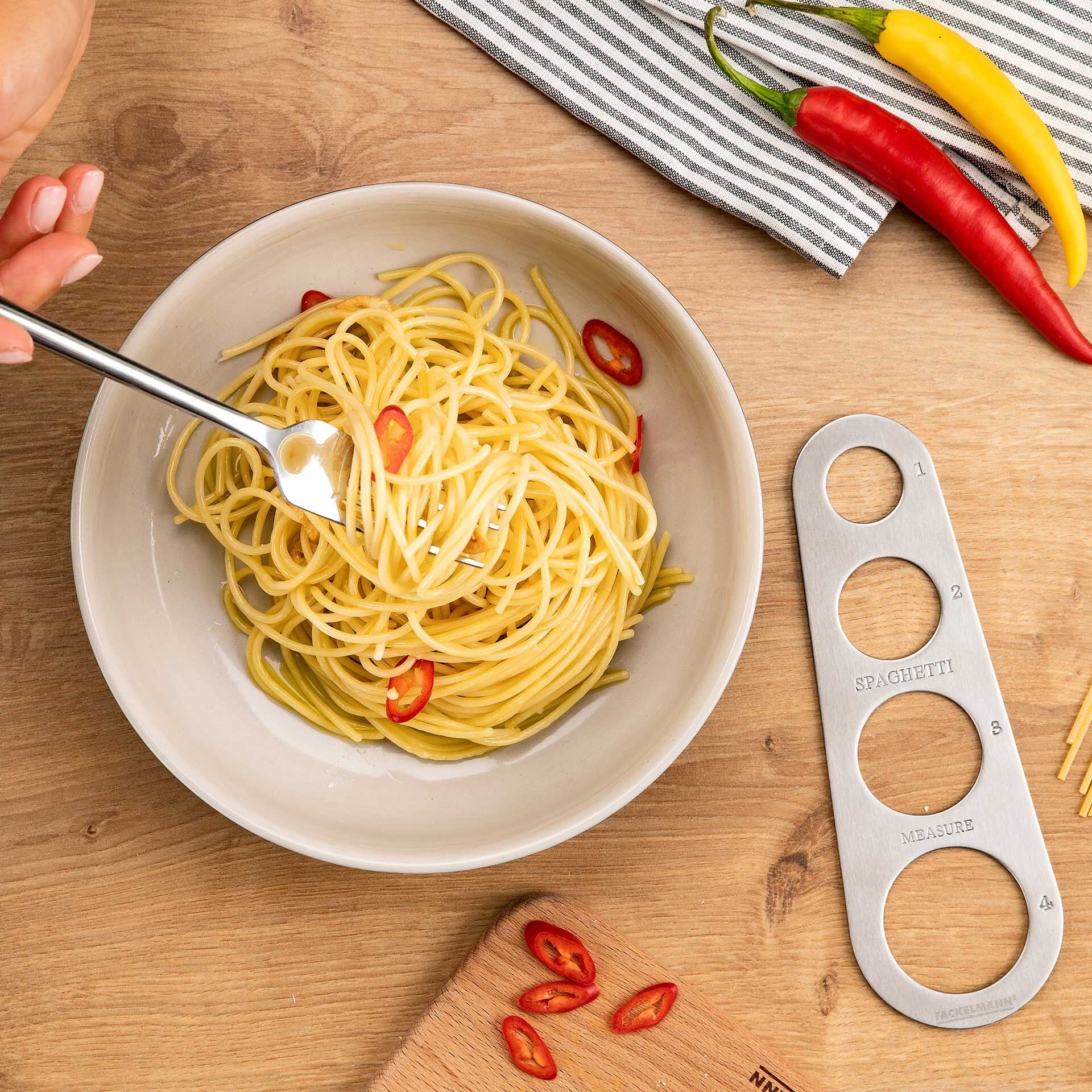 Spaghettimål rustfritt stål med porsjonsmåler oppheng