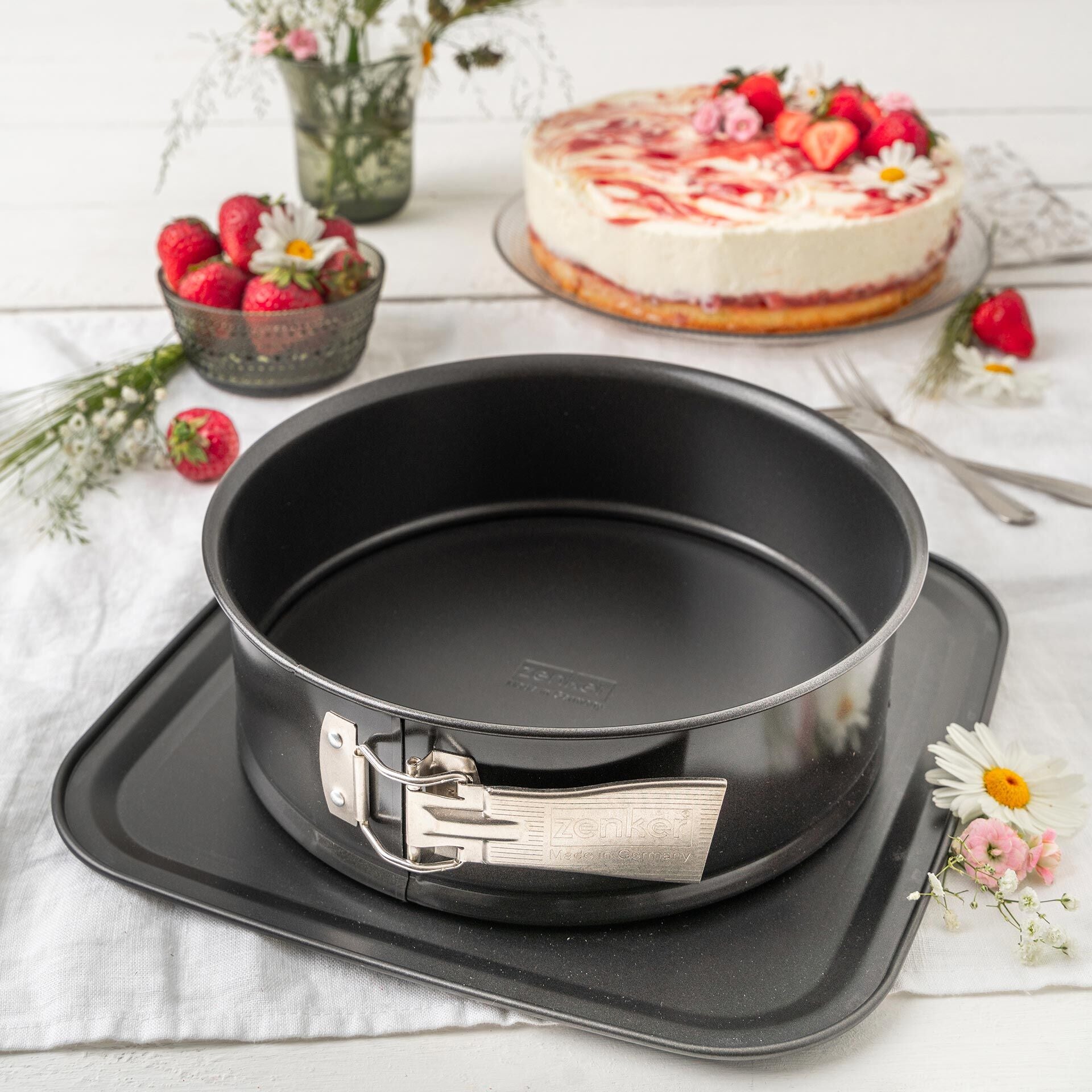 Detalj av non-stick belegg på Springform Ø24 cm non-stick stålplate - Zenker