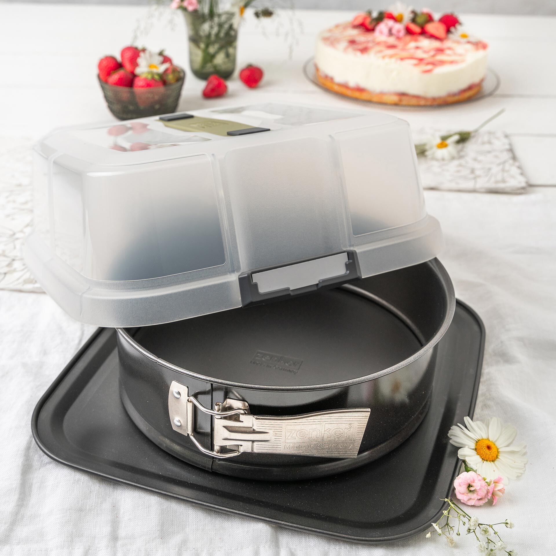 Detalj av non-stick belegg på Springform Ø24 cm med transportlokk non-stick - Zenker