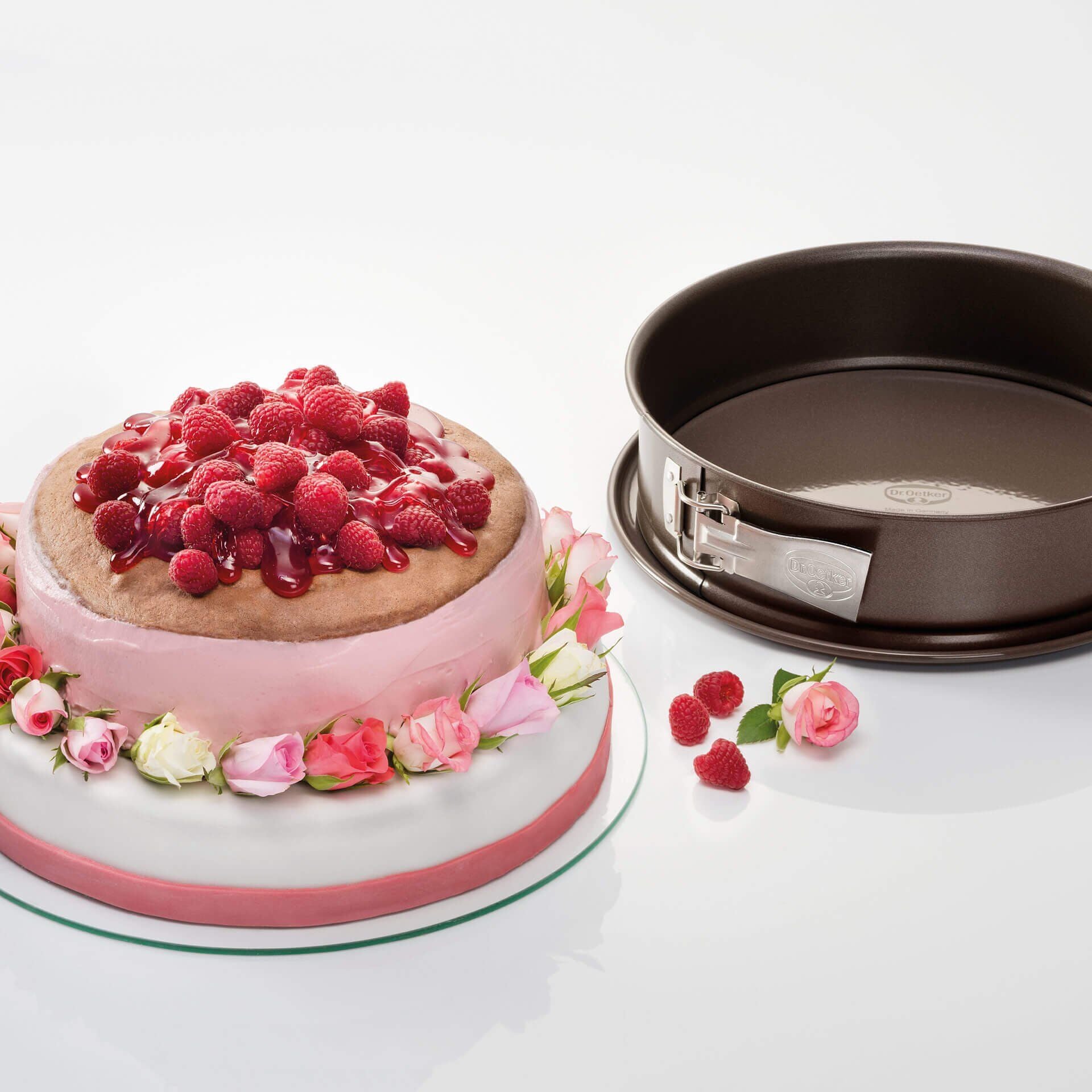 Bakside av Springform Ø30 cm med emalje serveringsbunn non-stick fra Dr. Oetker