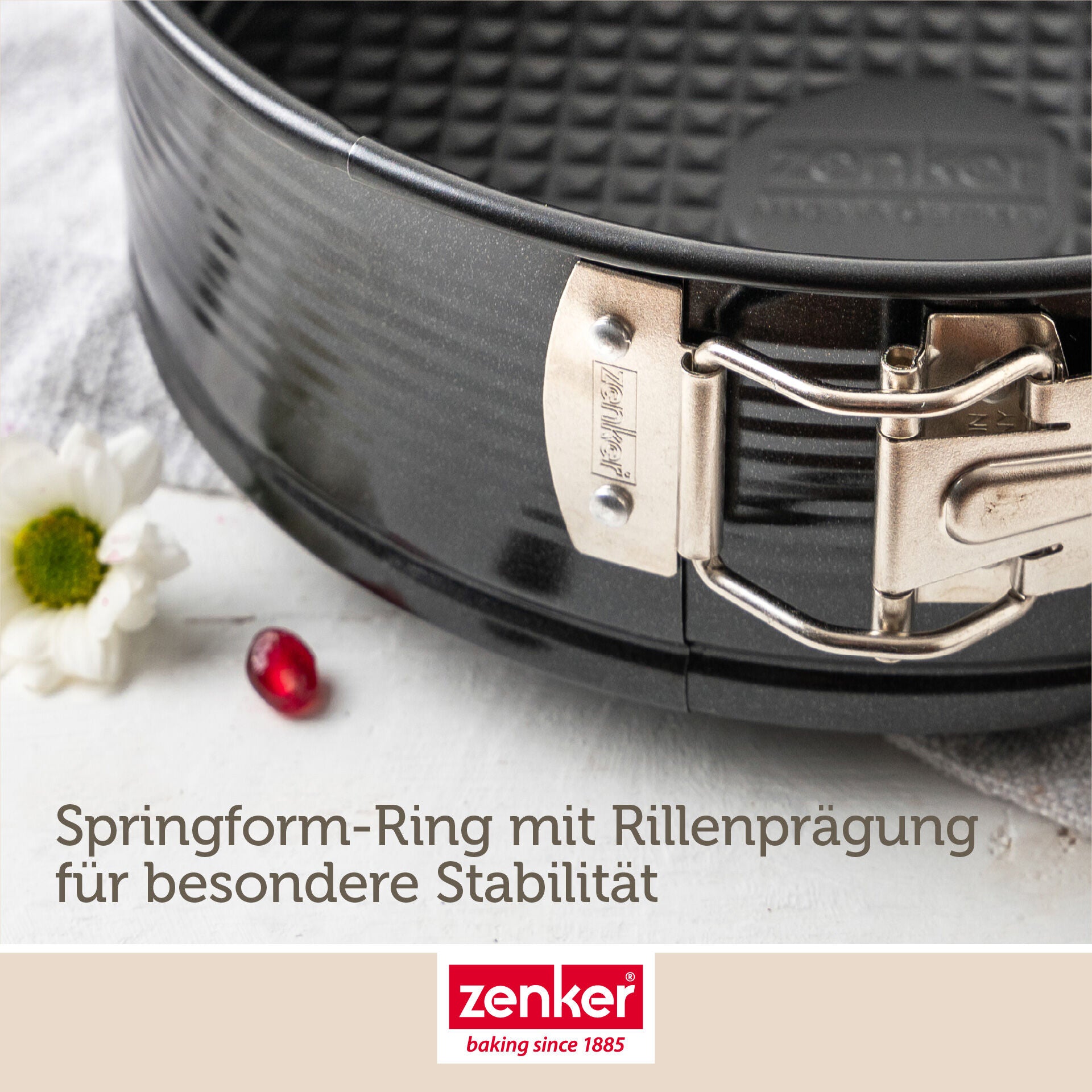 Springform med flat bunn non-stick Ø30 cm stål - Zenker i bruk med kake