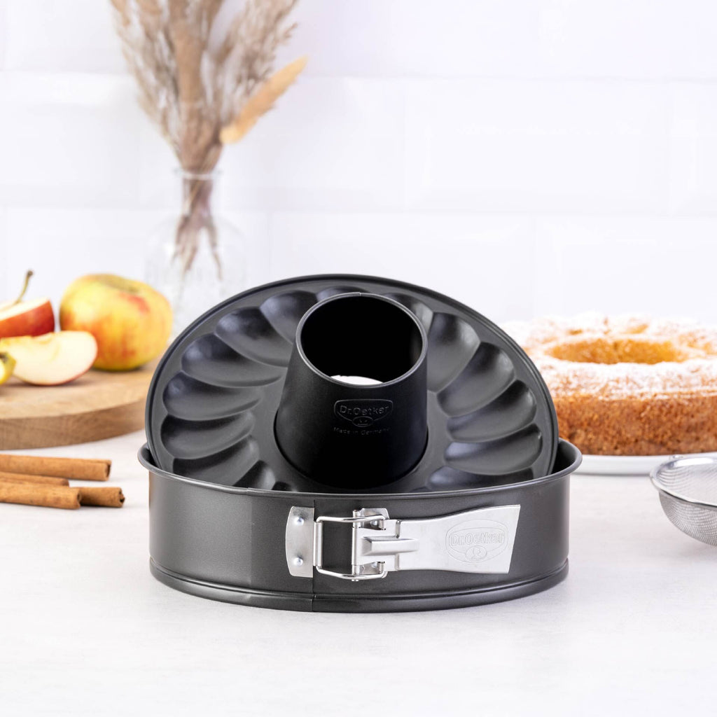 Baksiden av Springform med flat- og rørbunn Ø24 cm non-stick keramikk Dr. Oetker
