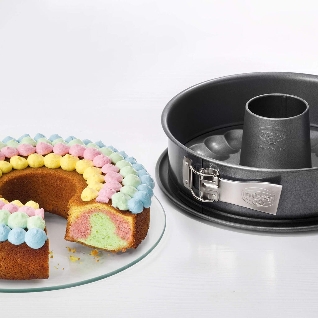 Detaljbilde av non-stick belegg på Springform med flat- og rørbunn Ø26 cm non-stick Dr. Oetker