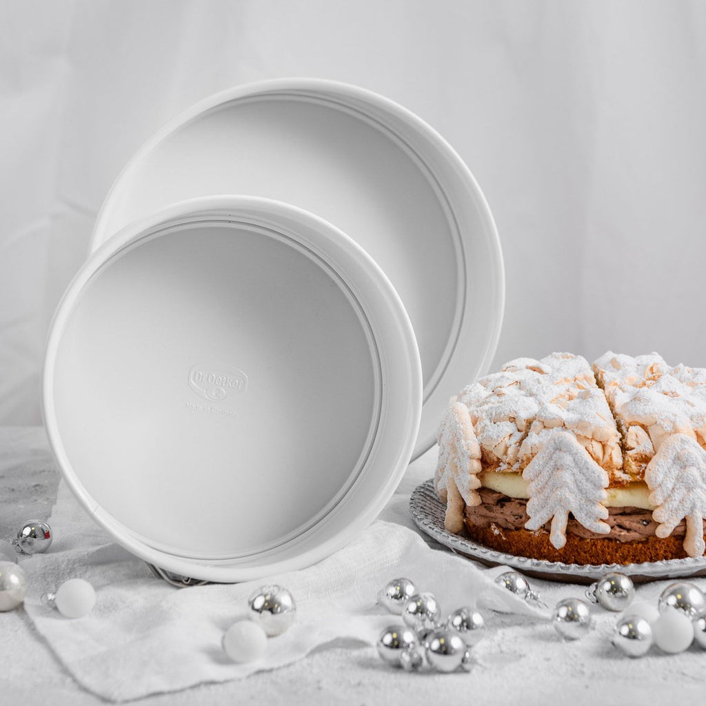 Springform hvit/grå Ø26 cm til julebakst - Dr. Oetker i bruk under julebakst