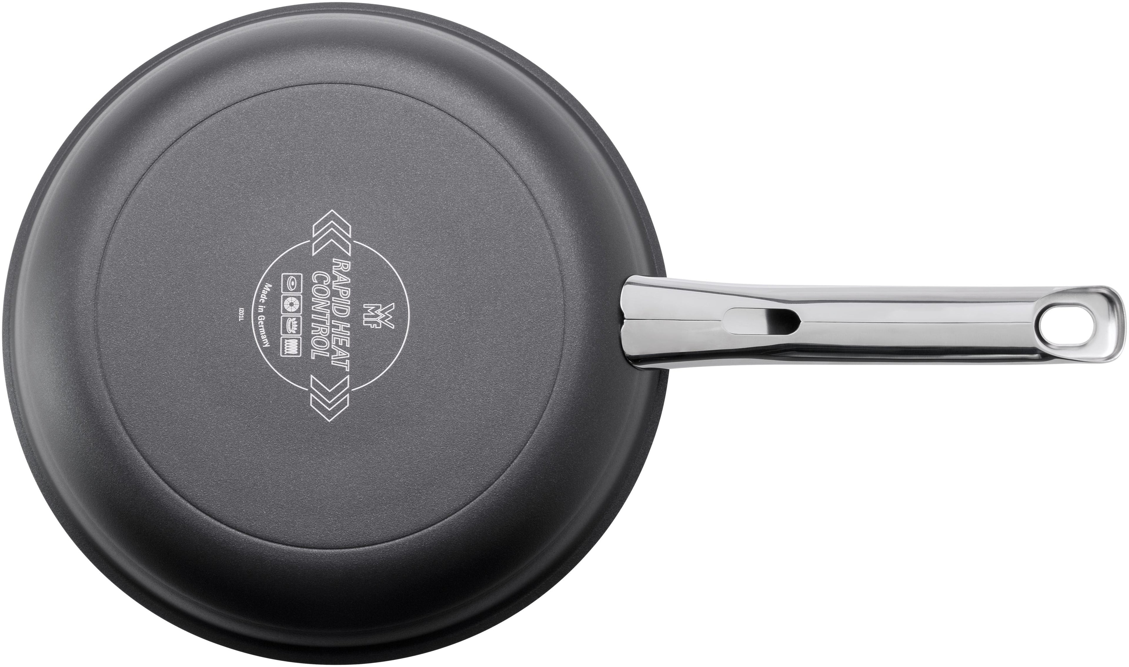 Stekepannen Steak Profi 24 cm non-stick induksjon WMF montert på komfyr