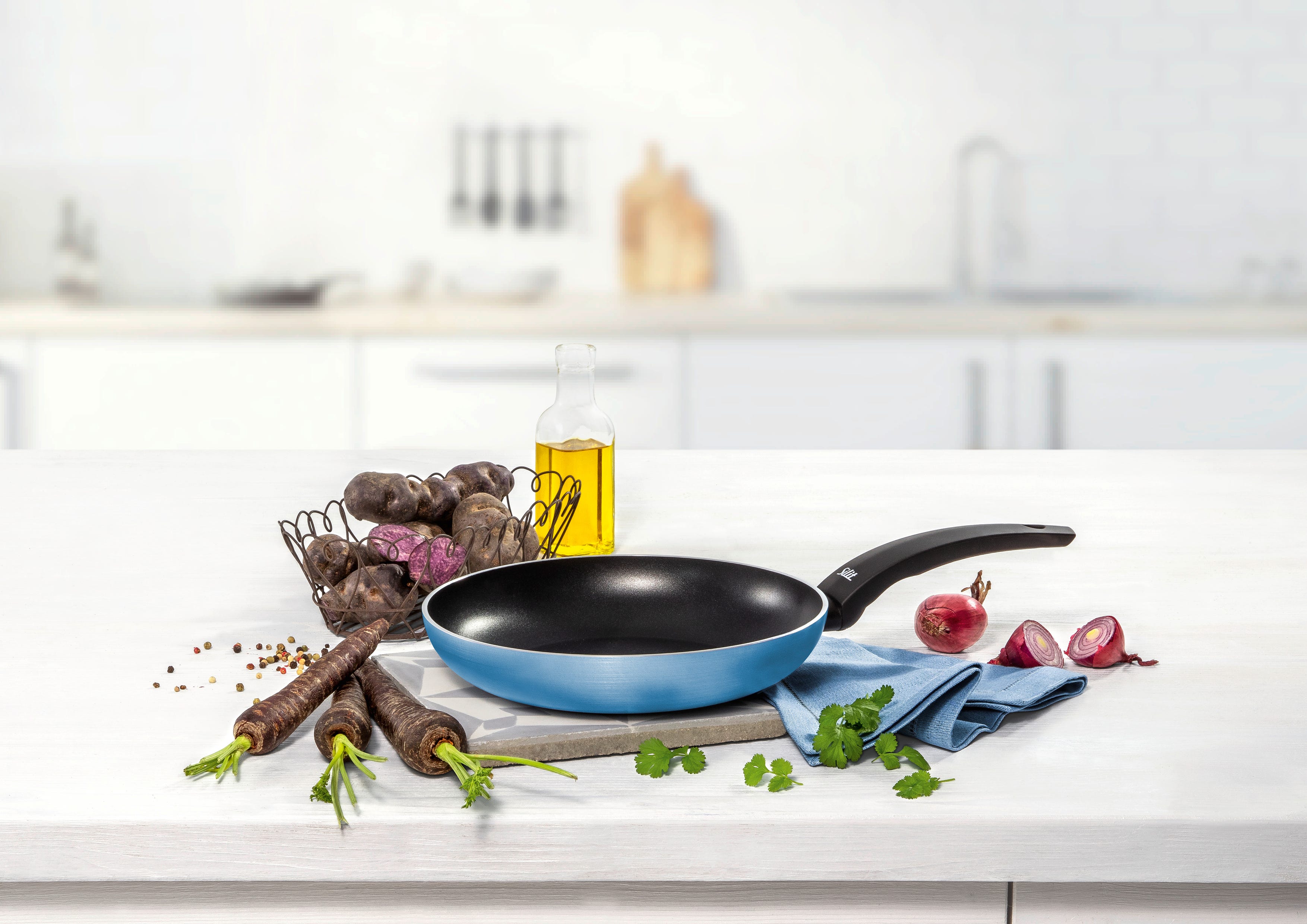 Stekepanne Belluna 24 cm non-stick aluminium blå sideprofil