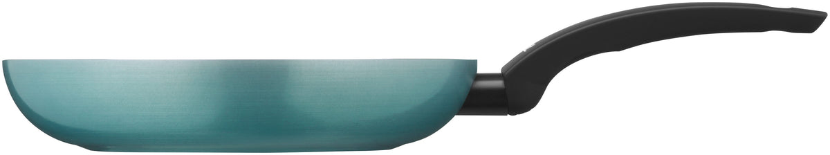 Montert Stekepanne Belluna 24 cm non-stick aluminium grønn på komfyr