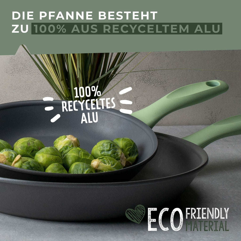 Stekepanne Ecolution Ø28 cm resirkulert aluminium non-stick sett montert på komfyr