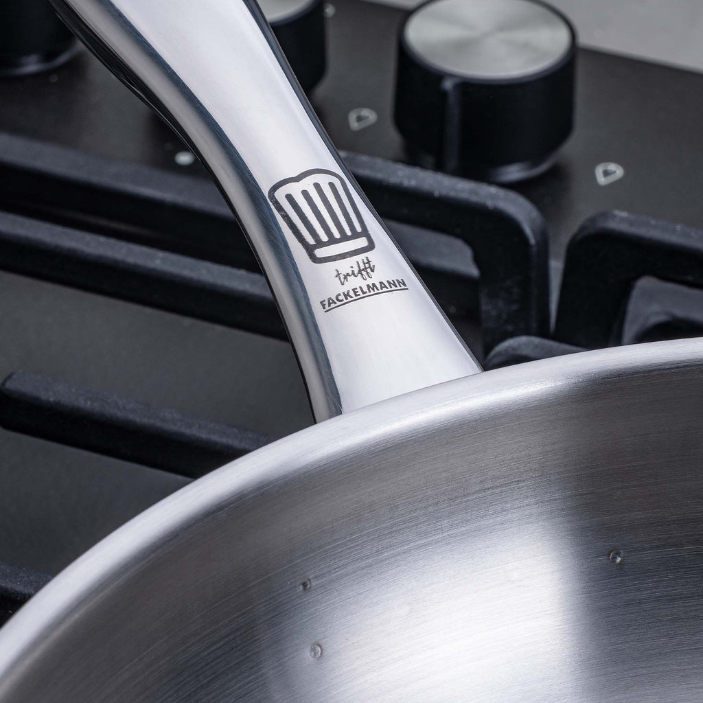 Stekepanne München rustfritt stål Ø28 cm non-stick på kokeplate