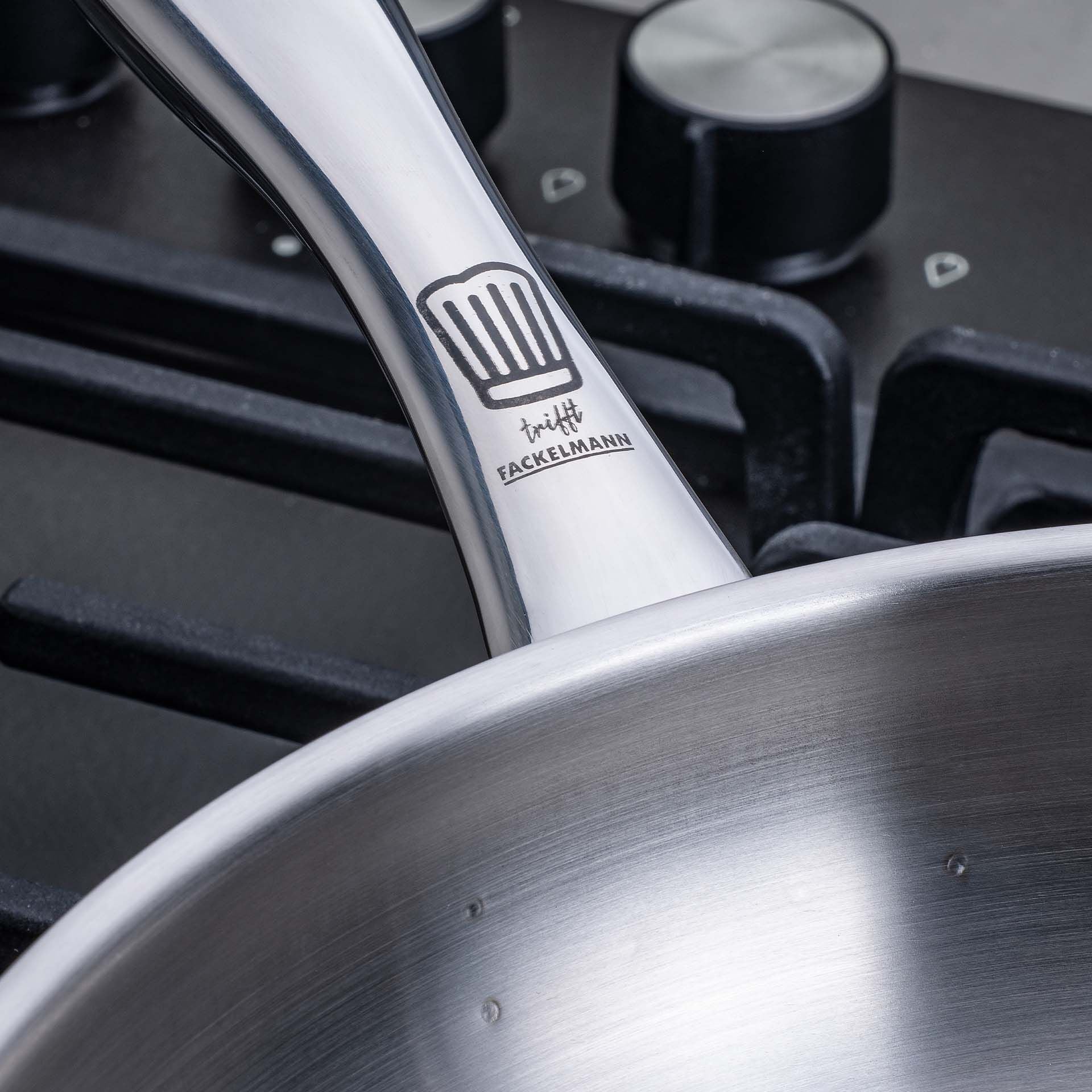 Stekepanne München rustfritt stål Ø28 cm non-stick på kokeplate