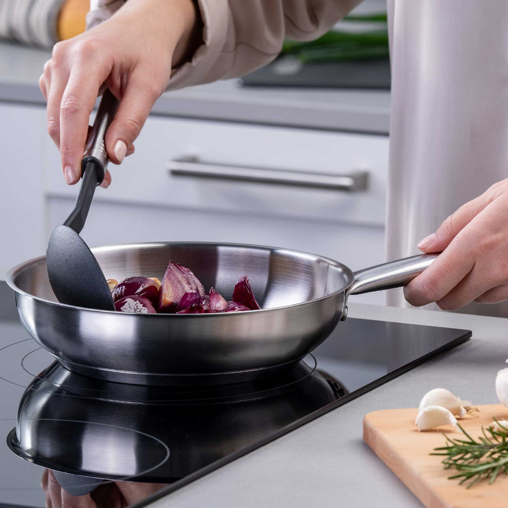 Stekepanne rustfritt stål Ø20 cm med ovalt håndtak bakside