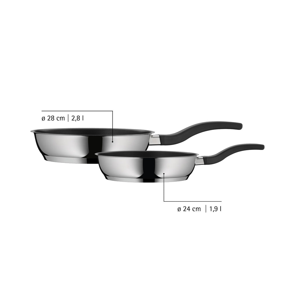 Stekepanne sett 2-delt rustfritt stål 24 og 28 cm non-stick i bruk på kokeplate