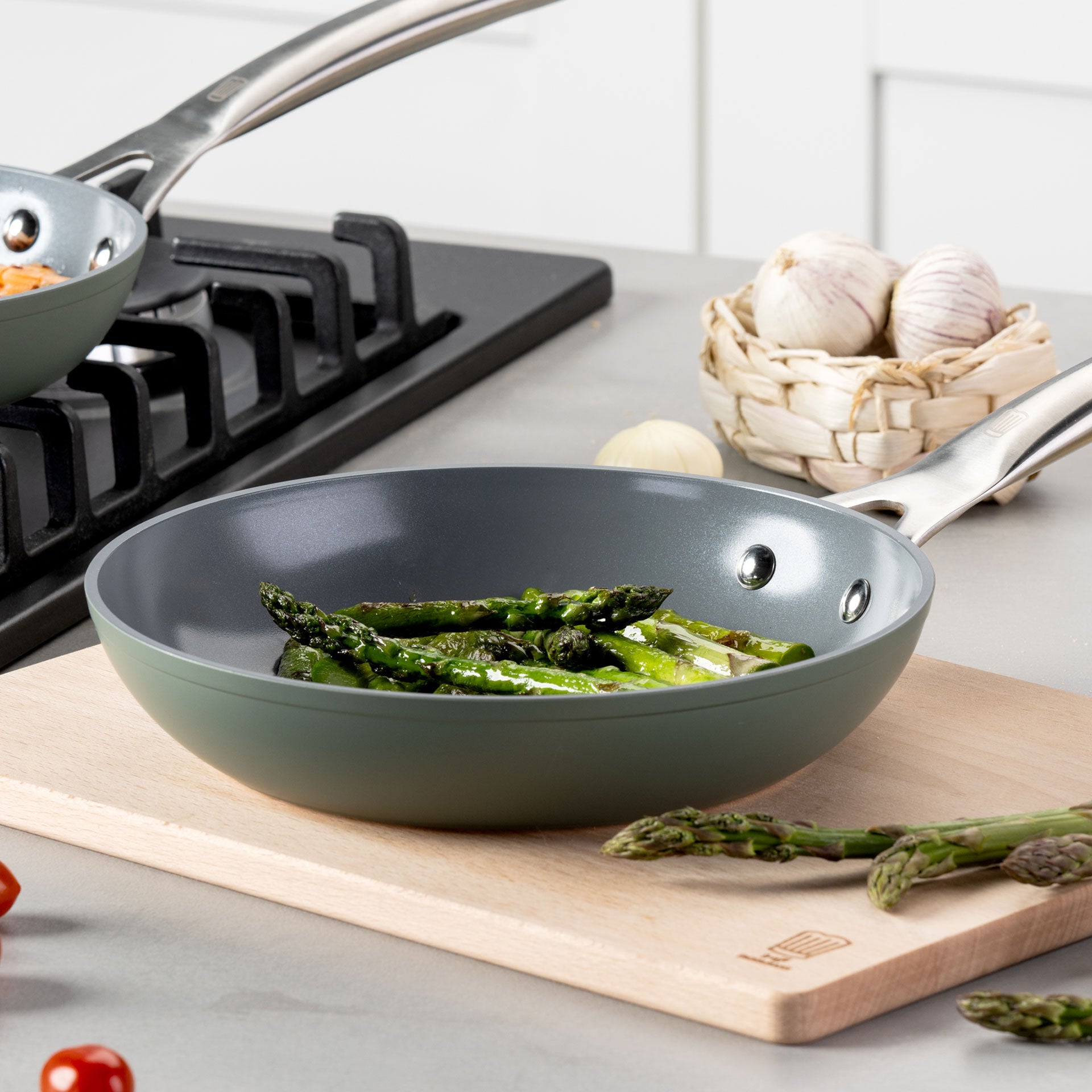 Stekepanne Stuttgart Ø24 cm keramisk non-stick resirkulert aluminium bakside