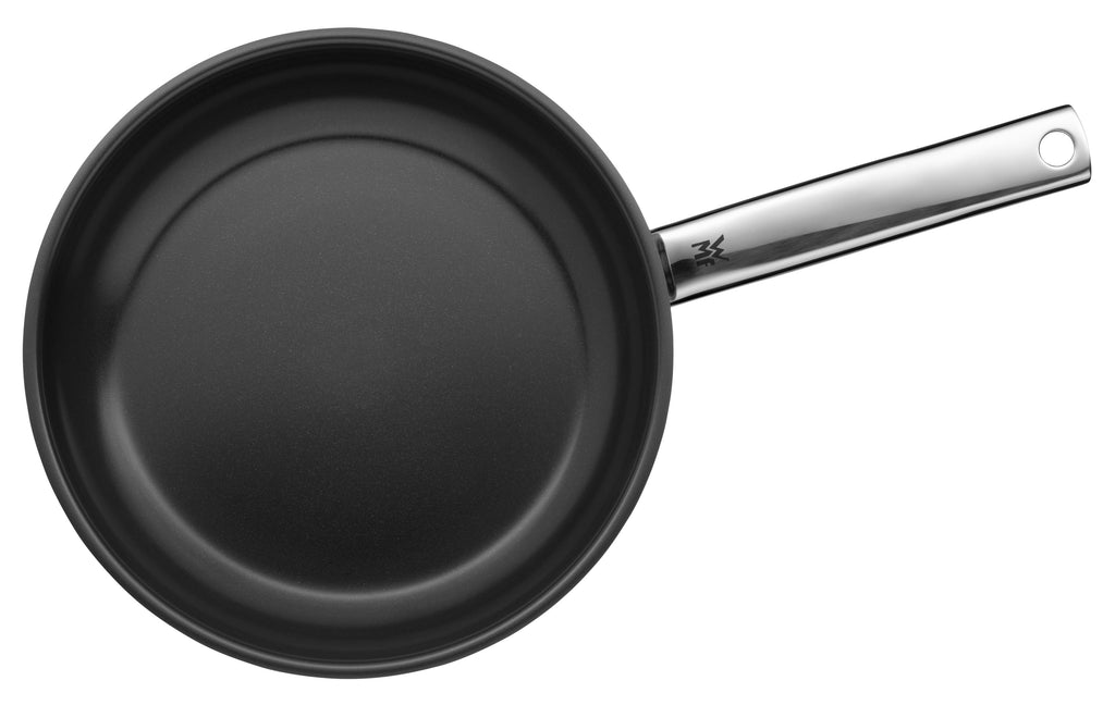 Montert Stekepannesett 2-delt 24 og 28 cm keramisk non-stick Durado - WMF på komfyr