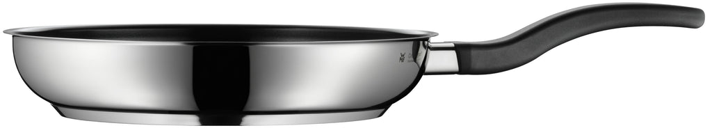 Stekepannesett 2-delt non-stick 18 cm + 28 cm rustfritt stål - WMF montert på komfyr