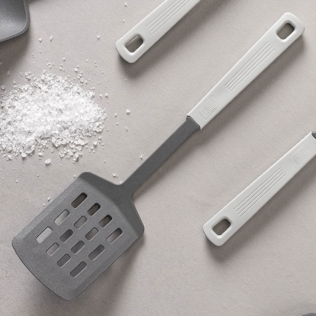 Stekespade med slisser 32 cm non-stick-vennlig fra Chefkoch trifft Fackelmann bakside