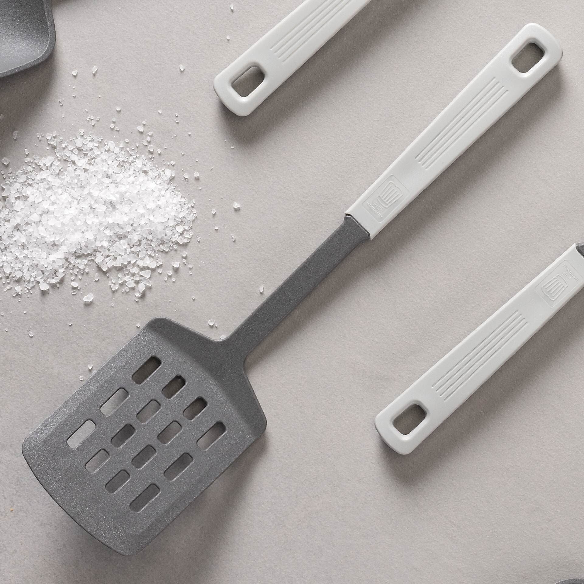 Stekespade med slisser 32 cm non-stick-vennlig fra Chefkoch trifft Fackelmann bakside