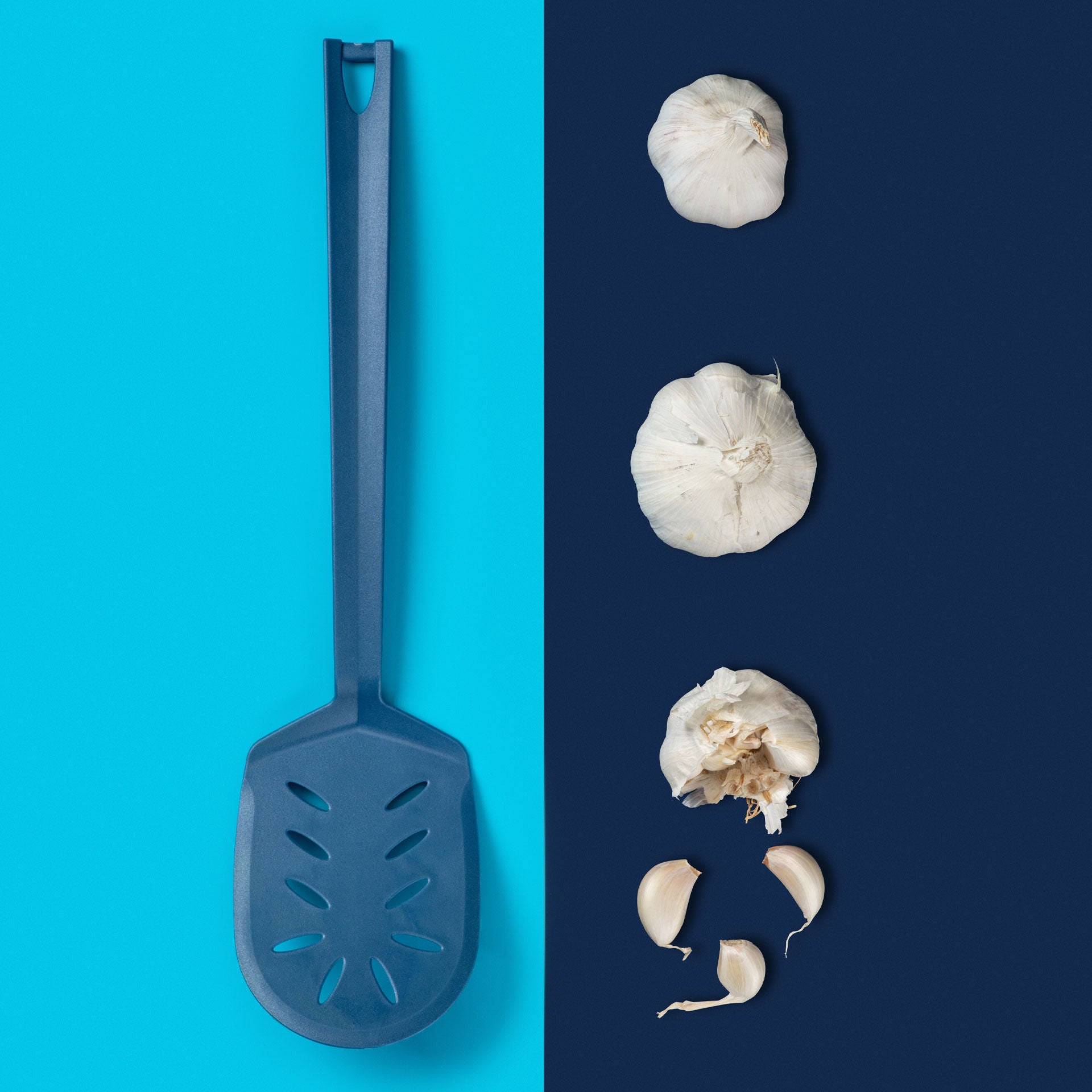 Bakside av stekespade med spalter plast blå 36 cm - Tasty