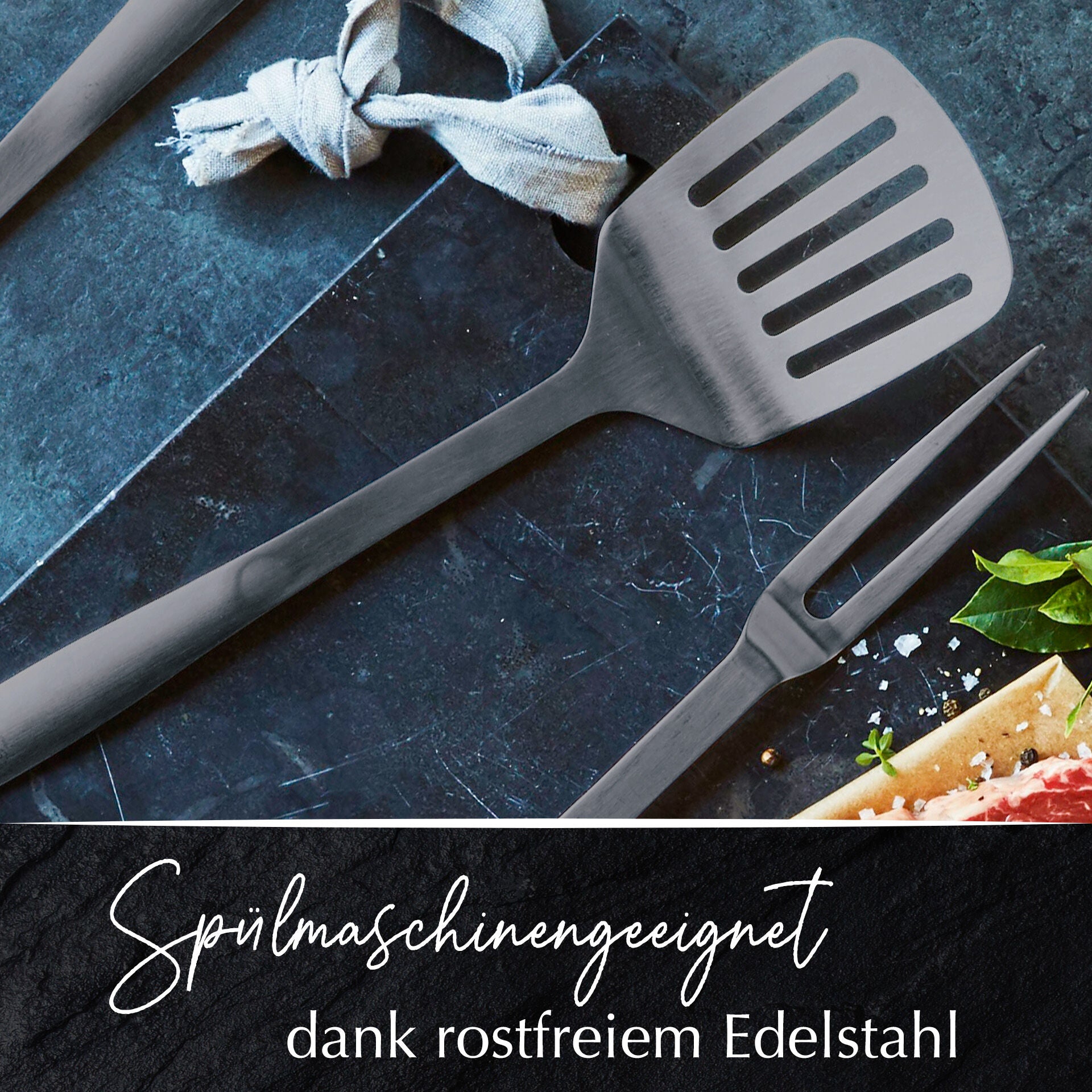 Stekespade med spalter svart rustfritt stål 32,5 cm hengende på kjøkkenet