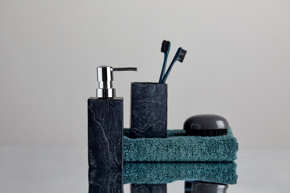 Tannbørsteholder Slate Rock skiferdesign polyresin svart med tannbørster