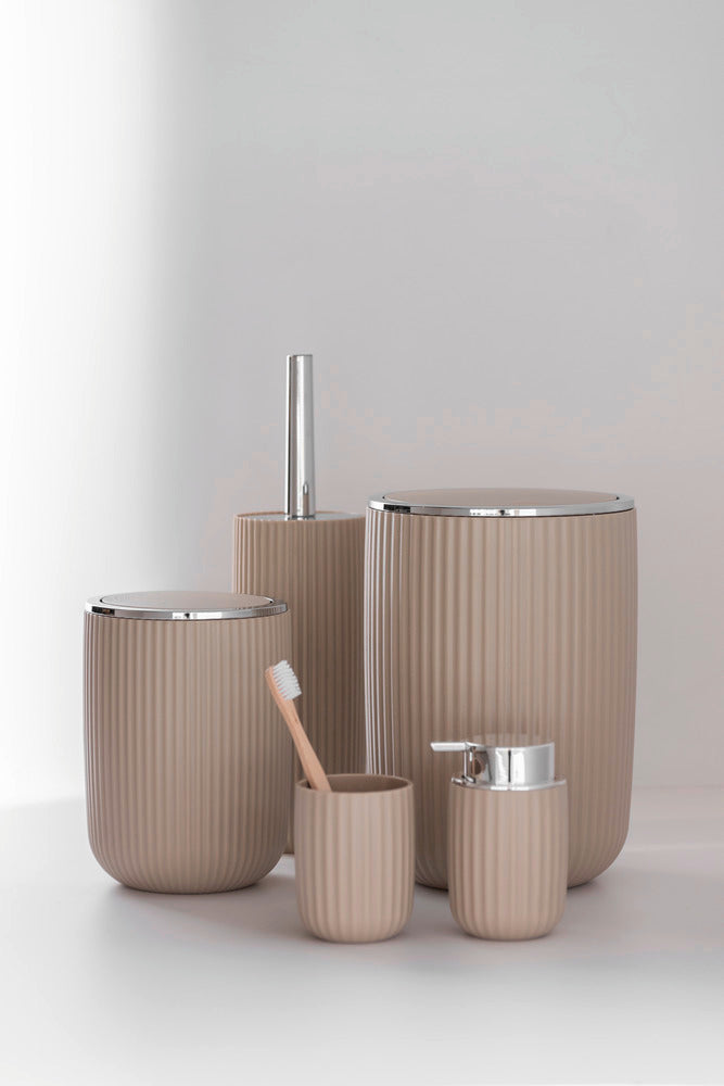 Nærbilde av børstehode på Toalettbørste med holder Agropoli beige plast