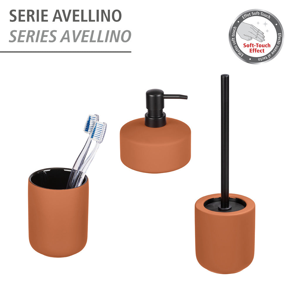 Nærbilde av toalettbørste med holder Avellino terracotta keramikk soft-touch