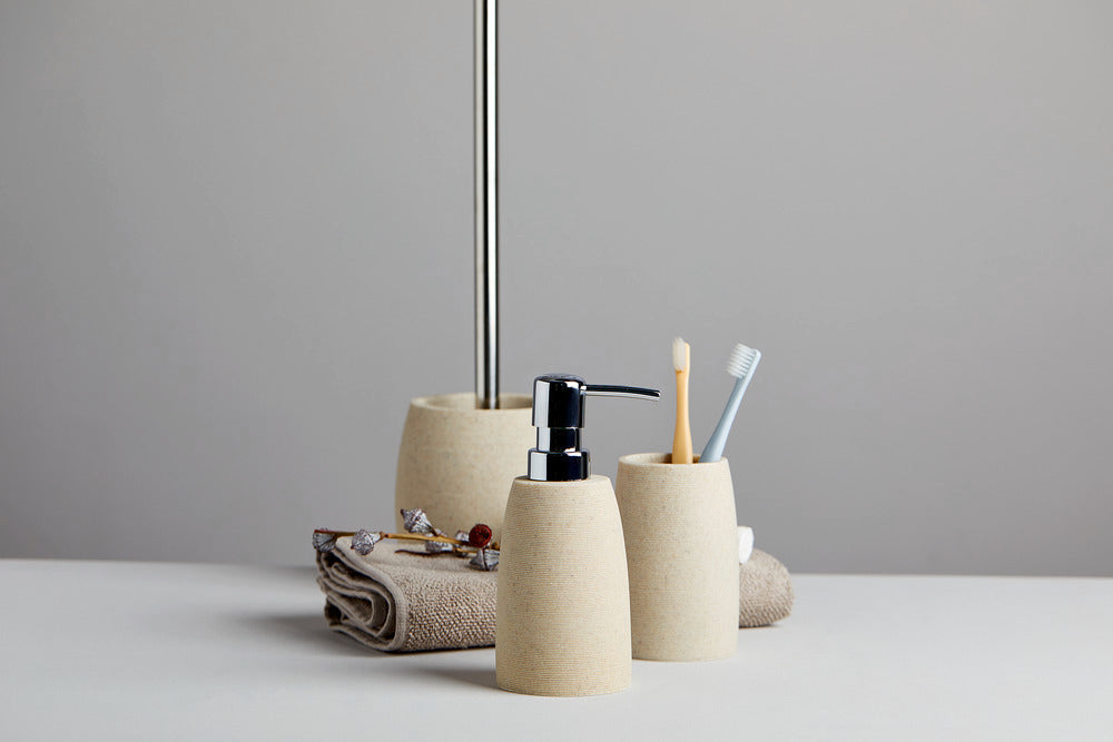 Sideprofil av toalettbørste med holder polyresin beige Goa