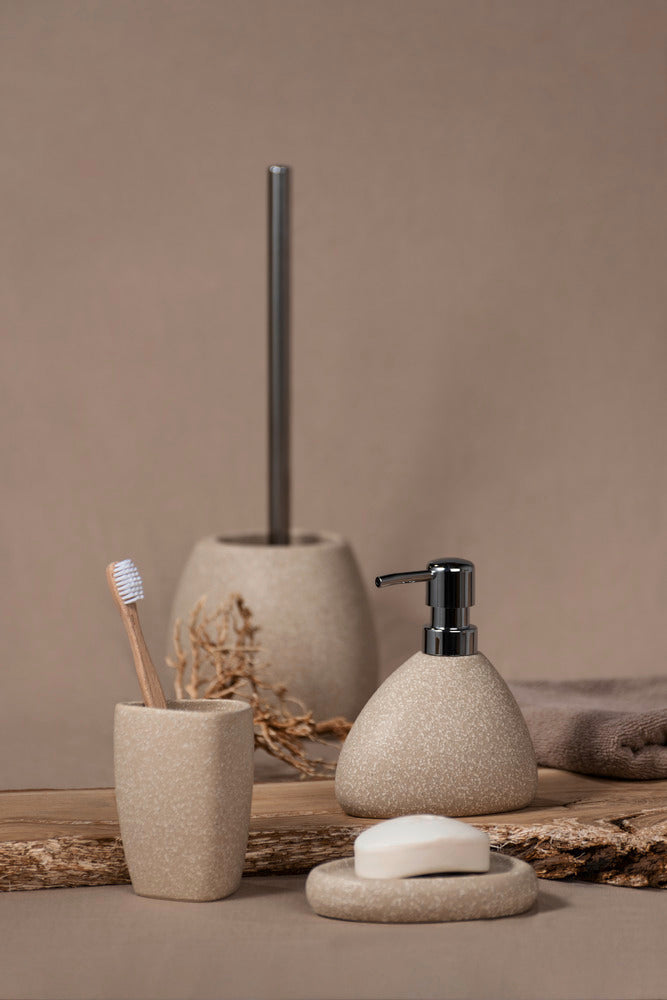 Detalj av keramikk på toalettbørste med holder Pion beige WENKO