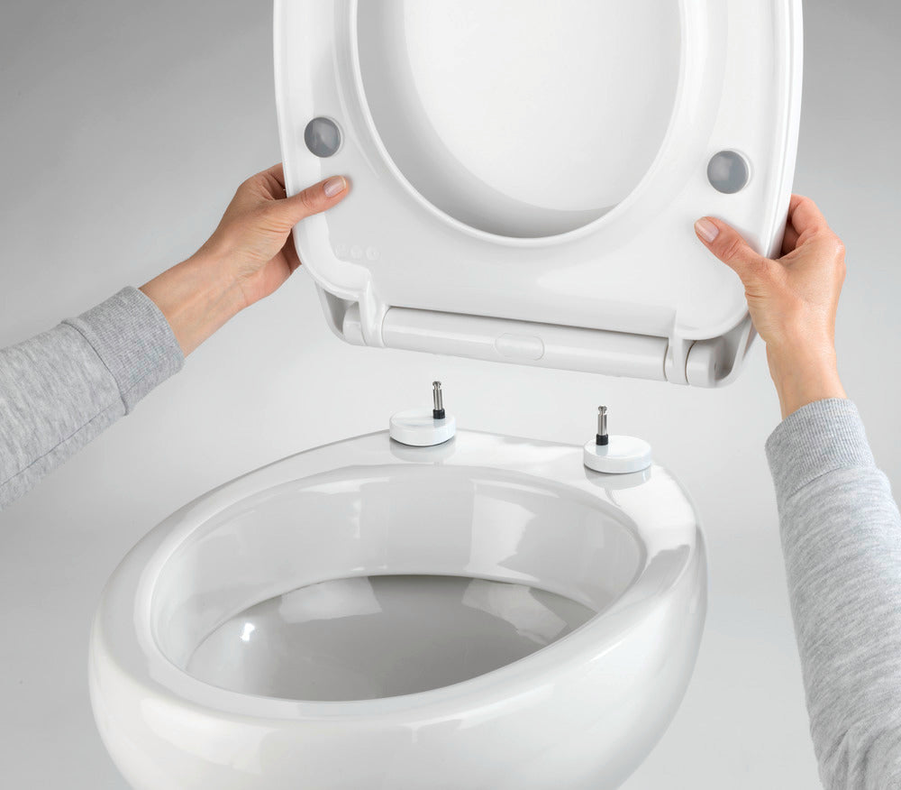Oversikt av Toalettsete Tavola hvit med softclose duroplast i bad