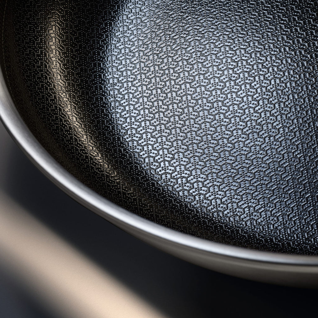 Nærbilde av Ultimate Profi Resist stekepanne 28 cm rustfritt stål non-stick overflate