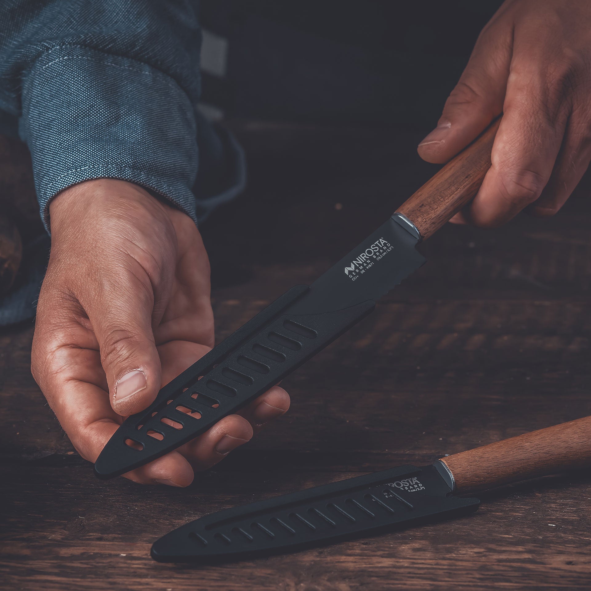 Detalj av håndtaket på Universalkniv Flow 13,5 cm rustfritt stål med non-stick