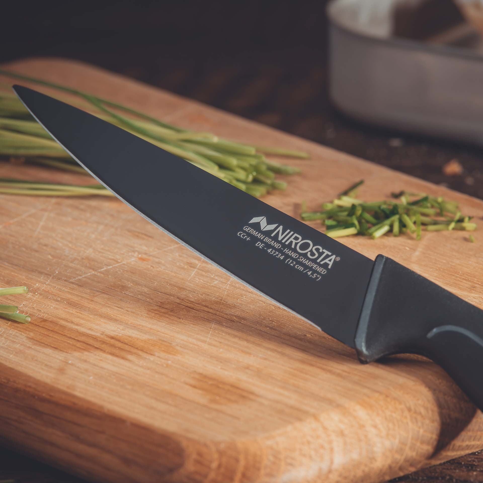 Universalkniv Wave 12 cm bølgeslipt rustfritt stål - Nirosta detalj av bladet