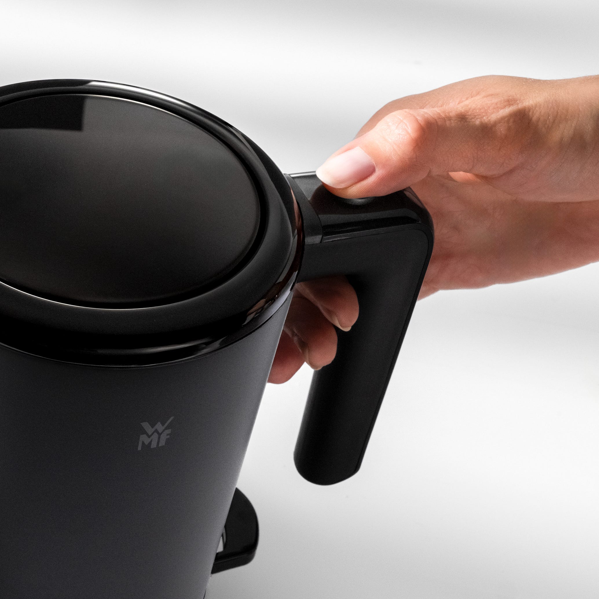 Vannkoker 0,8 L rustfritt stål 1800W Deep Black - WMF knapper