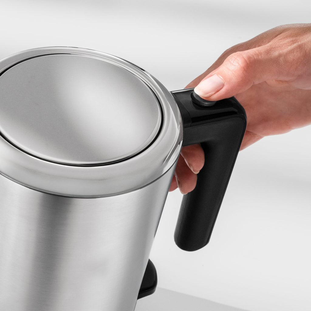 360-graders utsyn av Vannkoker 0,8 L rustfritt stål 1800W WMF