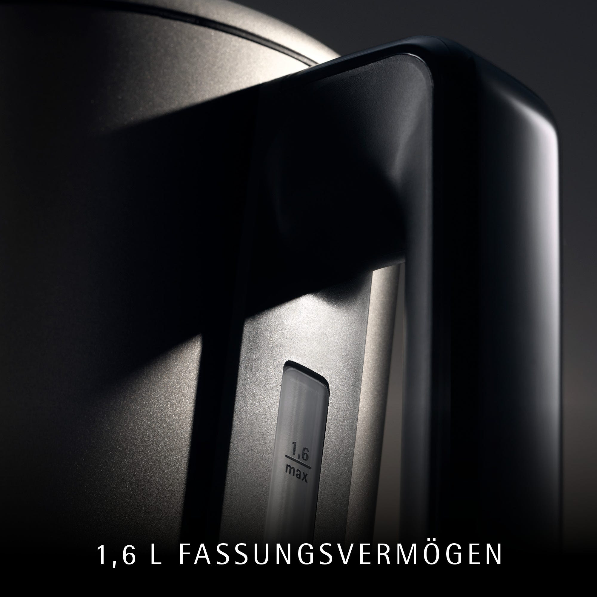 Vannkoker rustfritt stål 1,6 L 2400W matt finish - WMF Lono Silk trådløst design