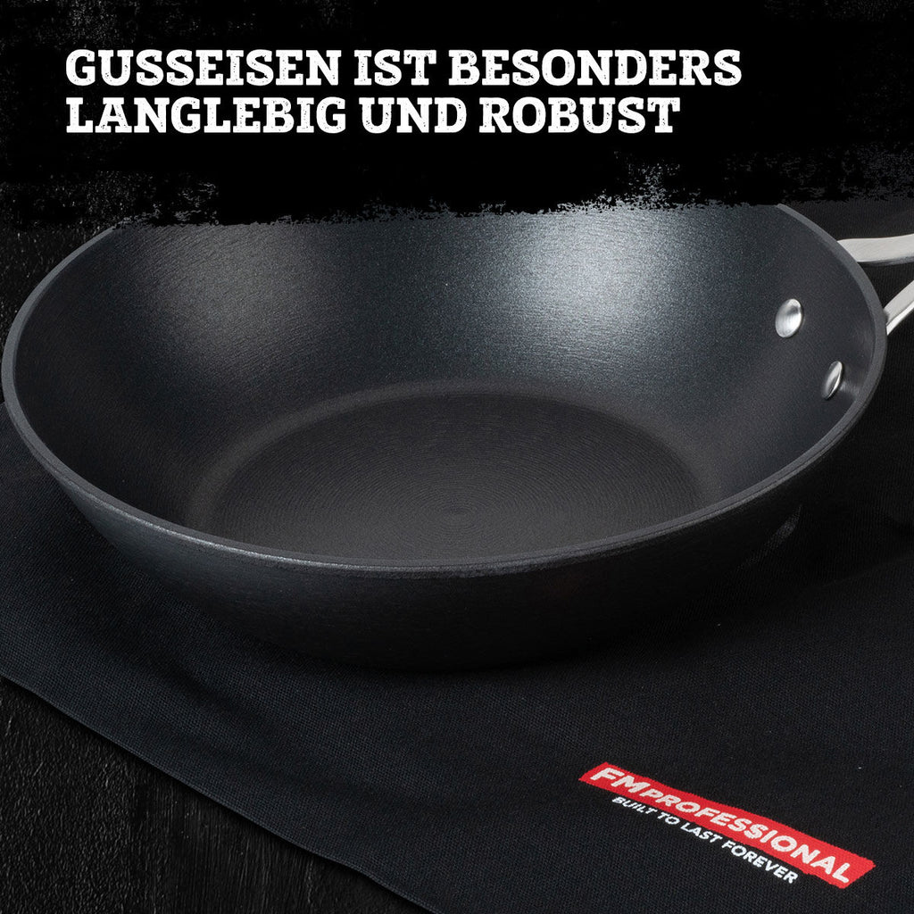 Wokpanne Force Ø28 cm støpejern non-stick montert på komfyr