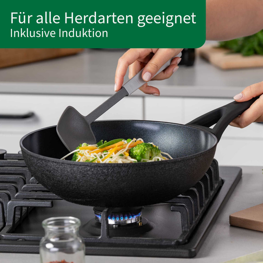 Wokpanne keramisk non-stick Ø28 cm resirkulert aluminium montert på komfyr
