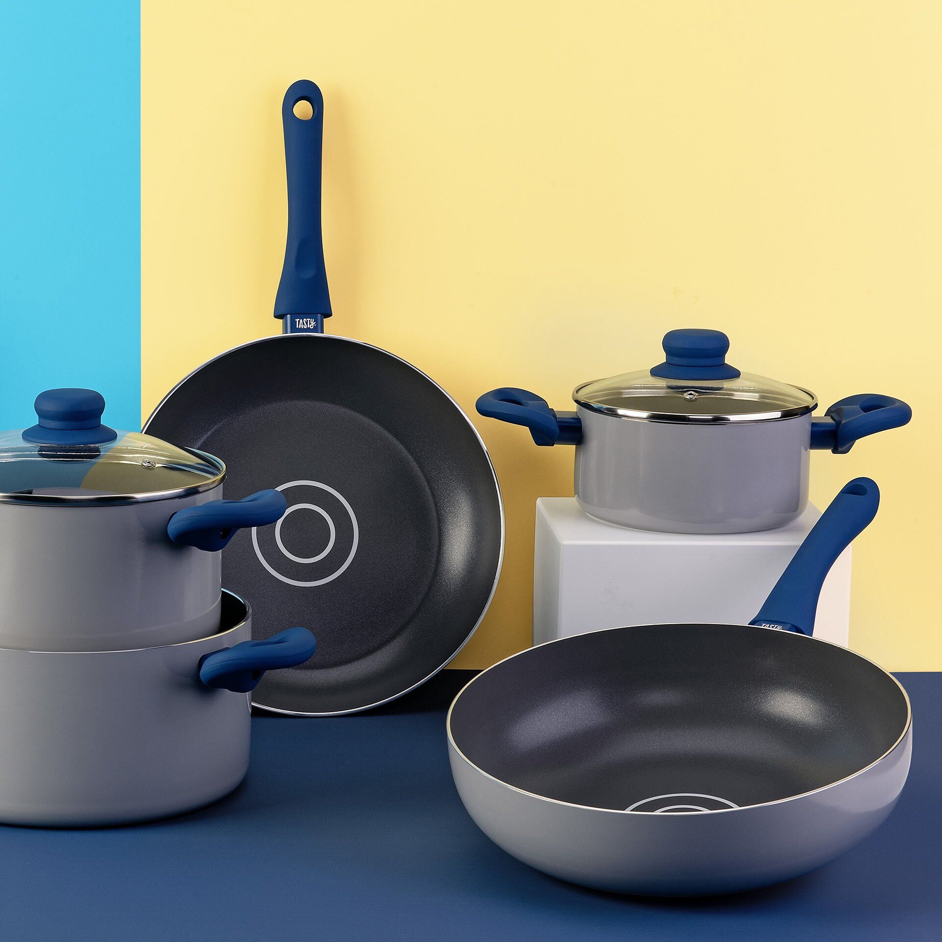 Nærbilde av Softtouch-håndtak på Wokpanne non-stick Ø28 cm med oljedoseringssystem - Tasty